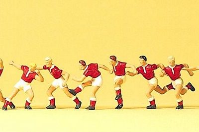 Preiser 10075 Soccer Team & Referee, Red Shirts, White Shorts HO Gauge Figures