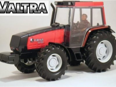 Britains 43342 Valtra Fans Choice Heritage Tractor