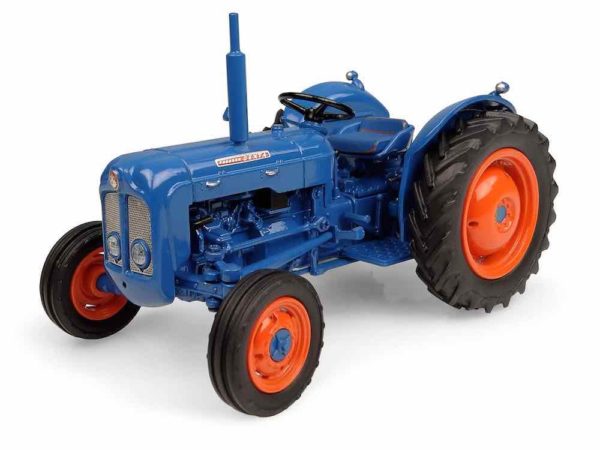 Universal Hobbies UH6270 Fordson Dexta (1960) Tractor