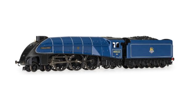 Hornby R1282M Mallard Record Breaker Train Set 2