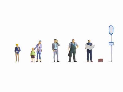 Noch 36246 At the Bus Stop N Gauge Figures
