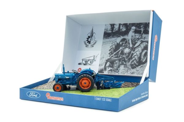 Universal Hobbies UH6377 Fordson Super Dexta Tractor & Ransomes TS 54A Plough