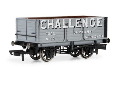 Hornby R60193 7 Plank Wagon - Challenge Coal Company