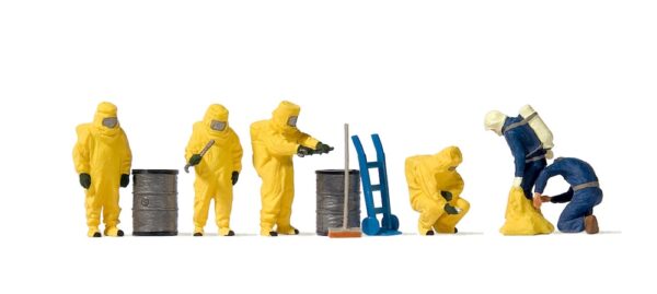Preiser 10733 Firemen with Yellow Chemical Resistant Suits & Accessories HO Gauge Figures