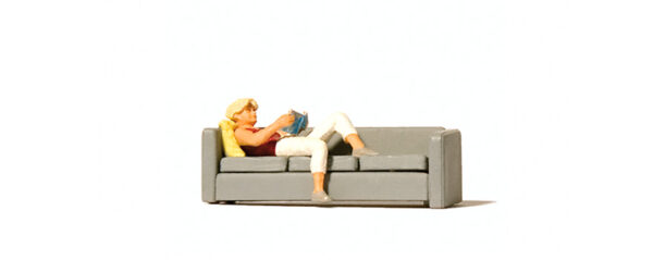 Preiser 28179 Woman Reading on Sofa HO Gauge Figures