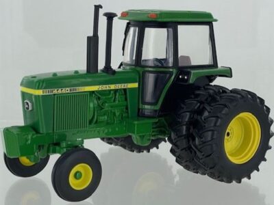 Britains 43380 John Deere 4440 2wd Tractor w/Dual Rear Wheels 1/32 Scale