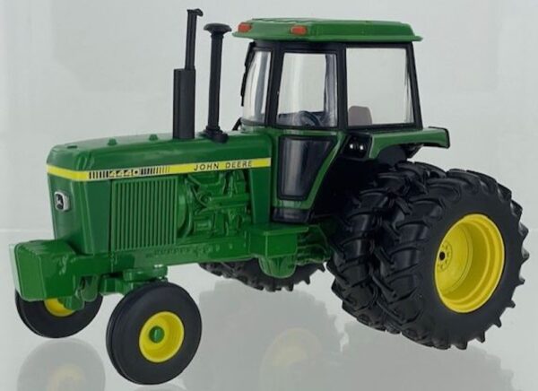 Britains 43380 John Deere 4440 2wd Tractor w/Dual Rear Wheels 1/32 Scale